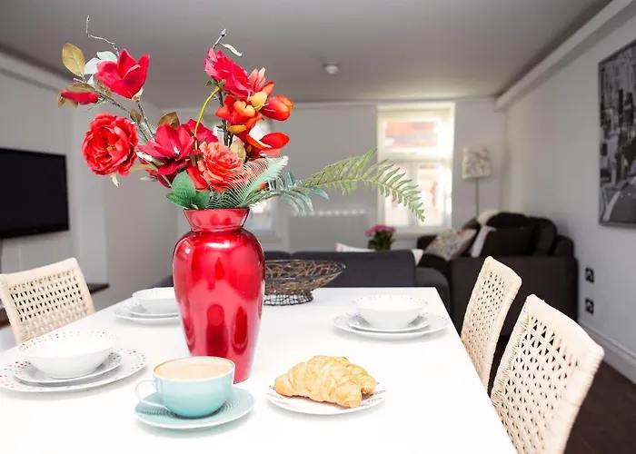 Apt 3, Trafalgar Sq Duplex, 3Rd & 4Th Floor By Indigo Flats